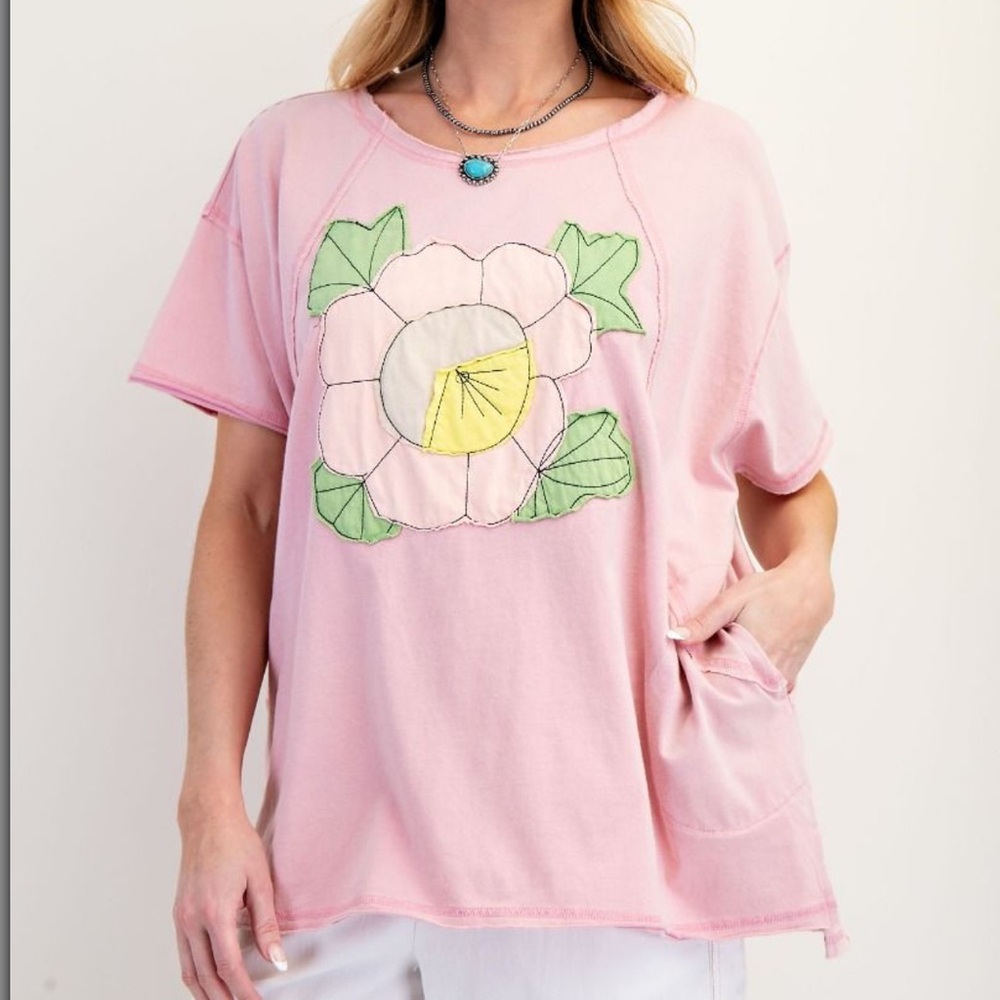 easel Pink Floral Appliqué Short Sleeve Top